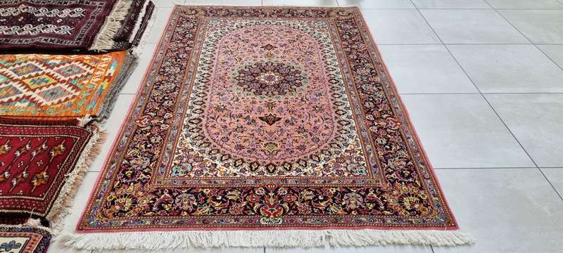Very Fine Persian Kashan Carpet 217cm x 145cm Hand knotted