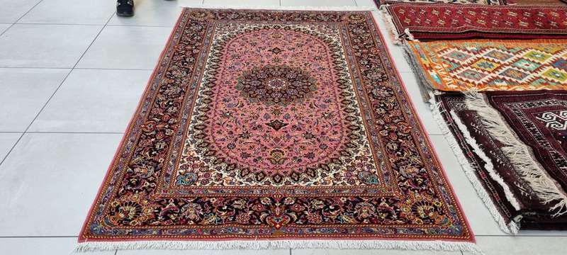 Very Fine Persian Kashan Carpet 217cm x 145cm Hand knotted