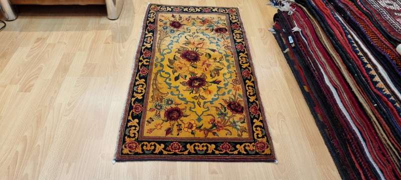 Very Fine Persian Bakhtiari Carpet 132cm x 66cm Hand Knotted