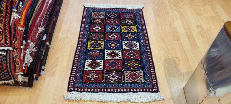Very Fine Persian Yalemeh Carpet 100cm x 60cm Hand Knotted