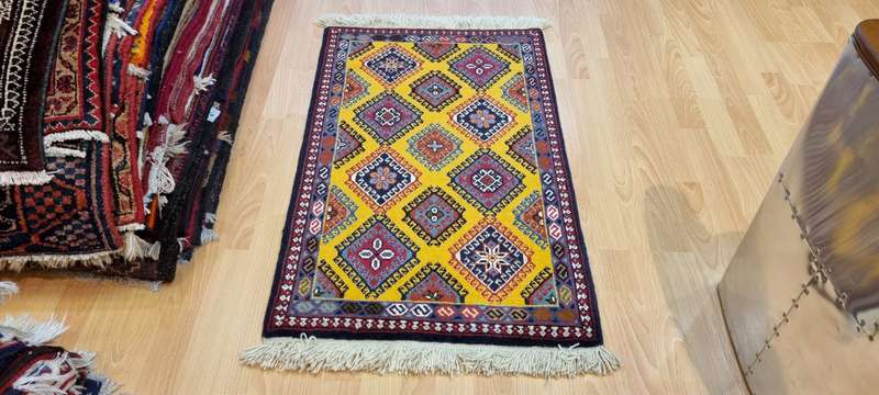 Very Fine Persian Yalemeh Carpet 100cm x 60cm Hand Knotted
