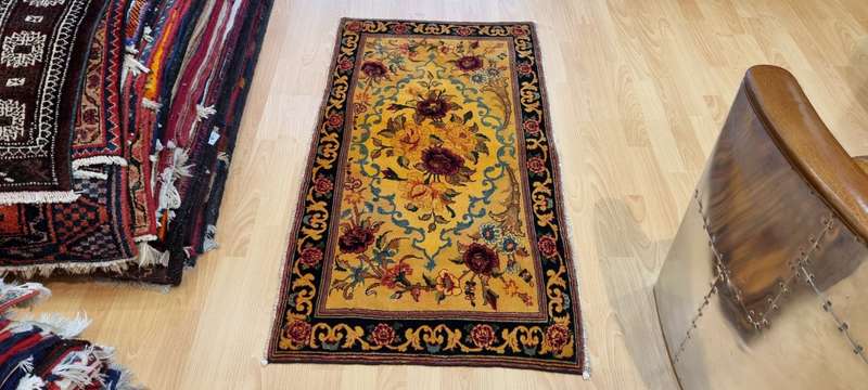 Very Fine Persian Bakhtiari Carpet 132cm x 66cm Hand Knotted