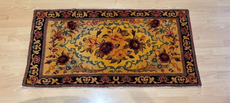 Very Fine Persian Bakhtiari Carpet 132cm x 66cm Hand Knotted