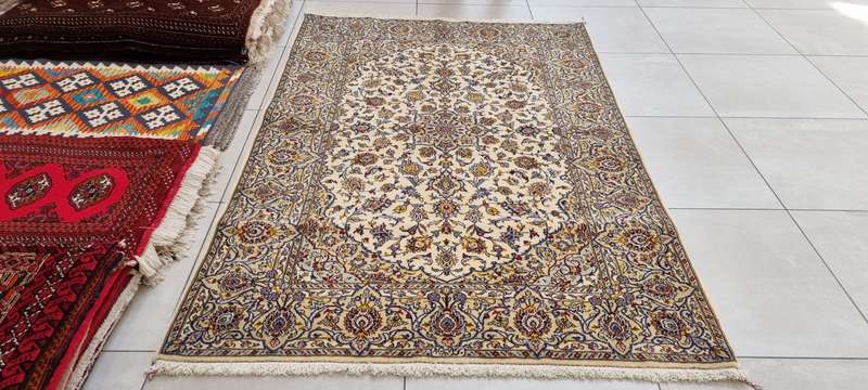 Very Fine Persian Kashan Carpet 220cm x 143cm Hand knotted