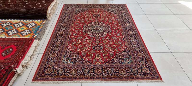 Fine Persian Kashan Carpet 225cm x 145cm Hand knotted