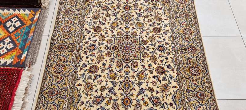 Very Fine Persian Kashan Carpet 220cm x 143cm Hand knotted