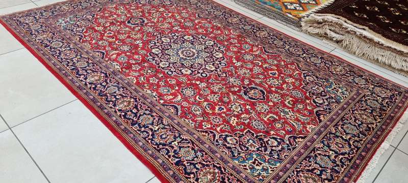 Fine Persian Kashan Carpet 225cm x 145cm Hand knotted