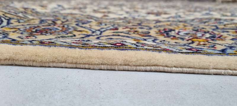Very Fine Persian Kashan Carpet 220cm x 143cm Hand knotted
