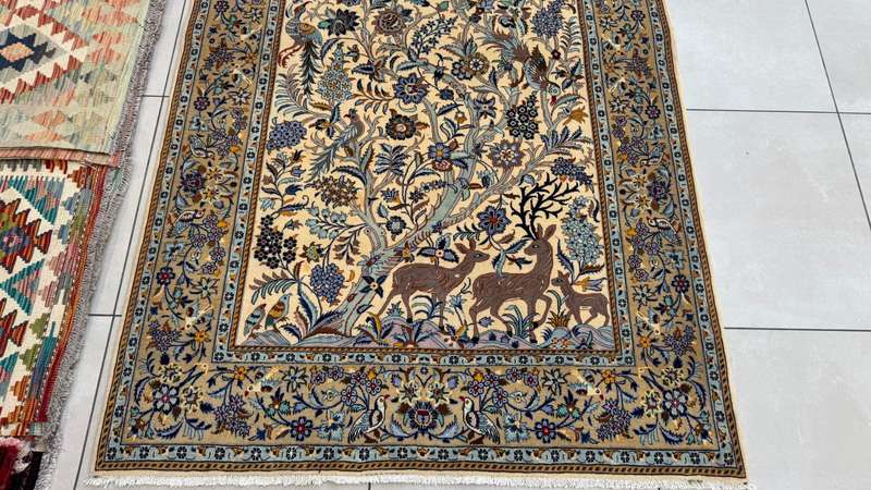 Very Fine Persian Kashan Carpet 215cm x 138cm Hand knotted