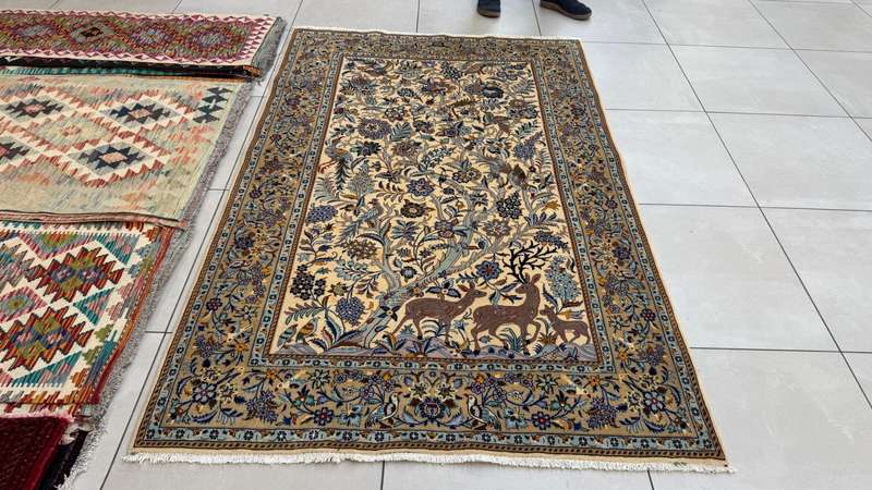 Very Fine Persian Kashan Carpet 215cm x 138cm Hand knotted