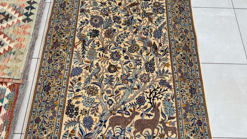 Very Fine Persian Kashan Carpet 215cm x 138cm Hand knotted