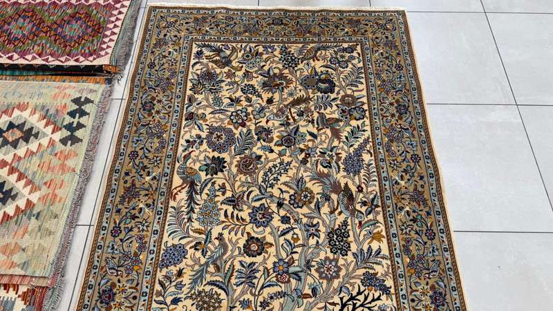 Very Fine Persian Kashan Carpet 215cm x 138cm Hand knotted
