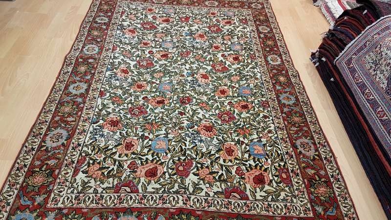 Very Fine Semi Antique Qum Carpet 200cm x 135cm Hand Knotted