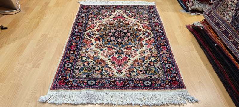 Persian Sarough Carpet 136cm x 96cm Hand Knotted
