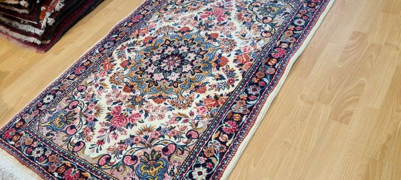 Persian Sarough Carpet 136cm x 96cm Hand Knotted
