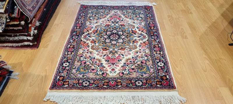 Persian Sarough Carpet 136cm x 96cm Hand Knotted