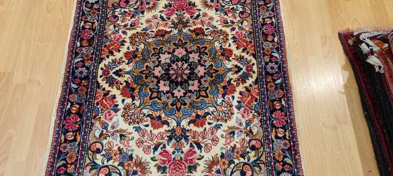 Persian Sarough Carpet 136cm x 96cm Hand Knotted
