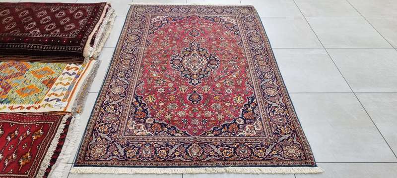 Very Fine Persian Kashan Carpet 210cm x 135cm Hand knotted
