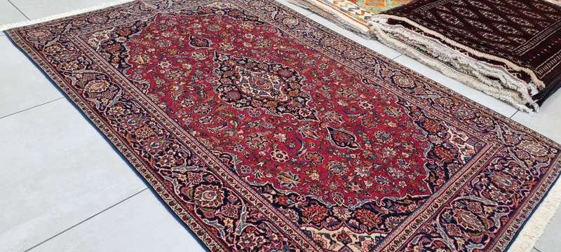 Very Fine Persian Kashan Carpet 210cm x 135cm Hand knotted
