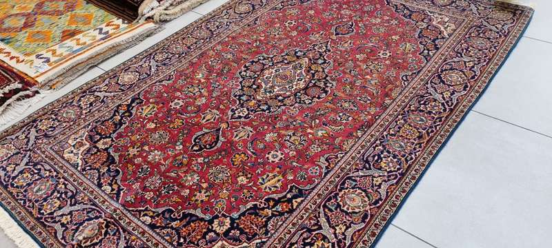 Very Fine Persian Kashan Carpet 210cm x 135cm Hand knotted