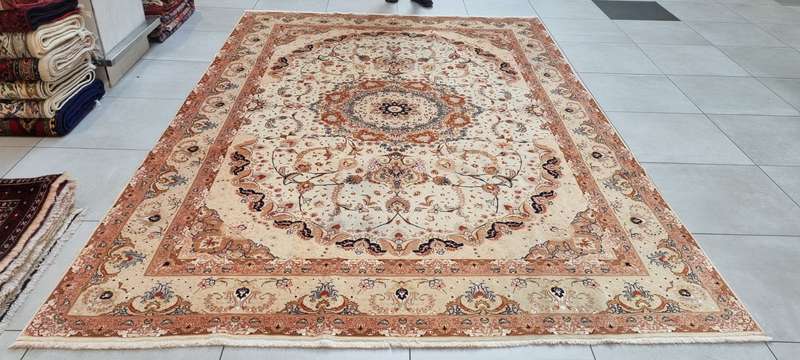 Very Fine Persian Tabriz Carpet 359cm x 244cm Hand Knotted