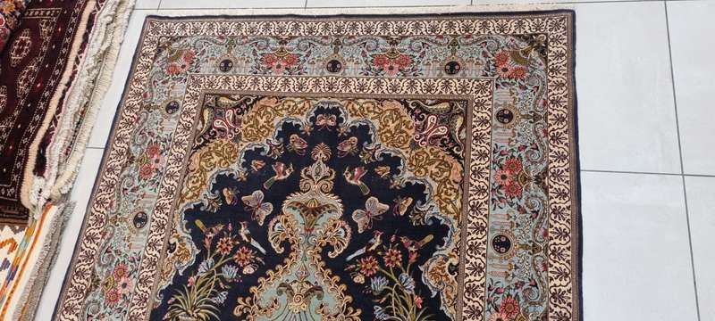 Very Fine Persian Isfahan Carpet 245cm x 157cm Hand Knotted