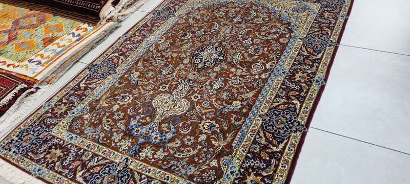Very Fine Persian Isfahan Carpet 164cm x 118cm Hand Knotted