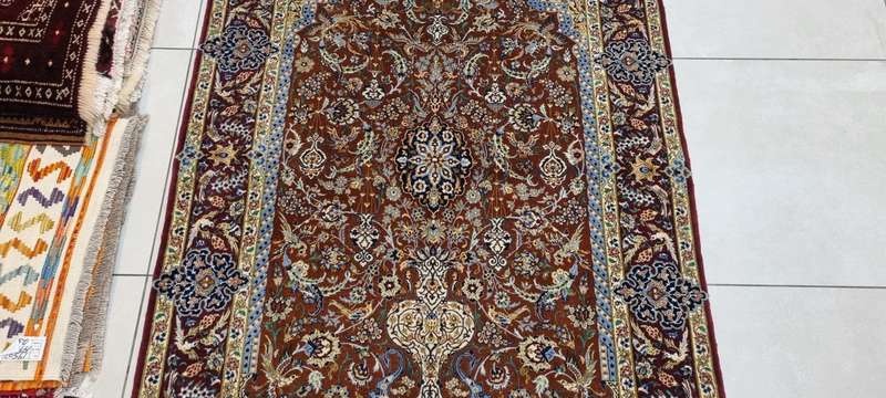 Very Fine Persian Isfahan Carpet 164cm x 118cm Hand Knotted