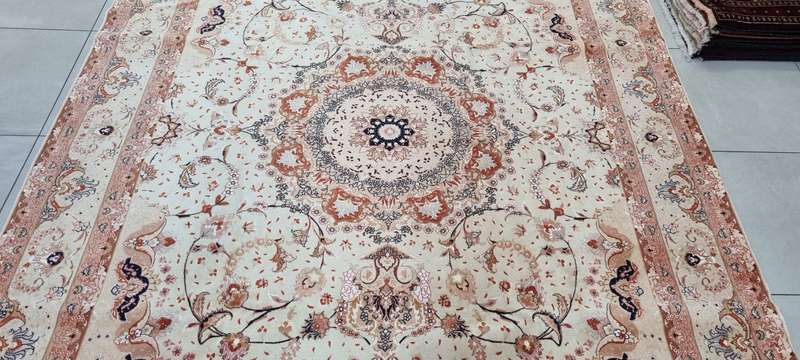 Very Fine Persian Tabriz Carpet 359cm x 244cm Hand Knotted