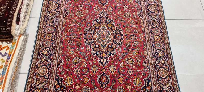 Very Fine Persian Kashan Carpet 210cm x 135cm Hand knotted