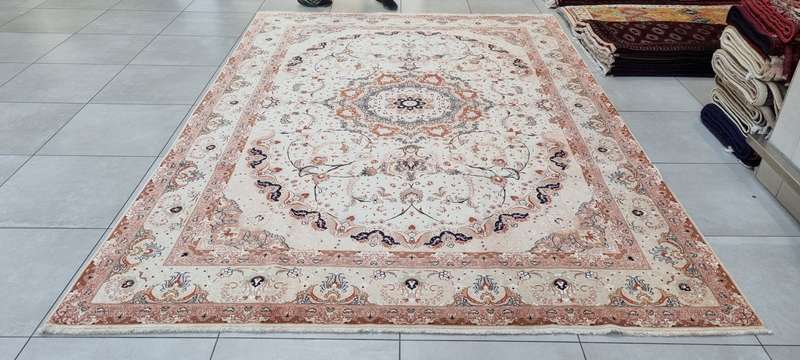 Very Fine Persian Tabriz Carpet 359cm x 244cm Hand Knotted