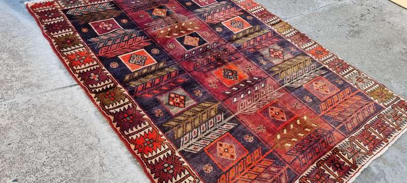 Persian Shiraz Carpet 196cm x 142cm Hand Knotted