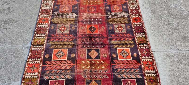 Persian Shiraz Carpet 196cm x 142cm Hand Knotted