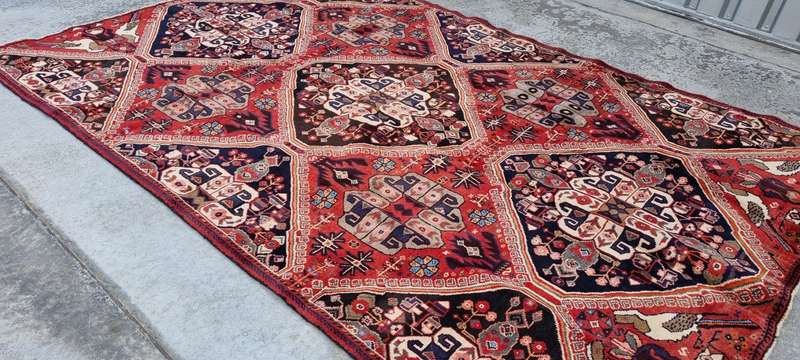 Persian Shiraz Carpet 277cm x 180cm Hand Knotted