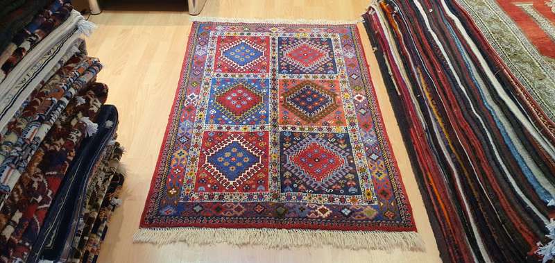 Very Fine Persian Yalemeh Carpet 150cm x 100cm Hand Knotted