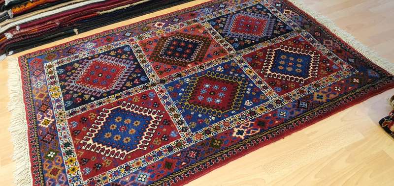 Very Fine Persian Yalemeh Carpet 150cm x 100cm Hand Knotted