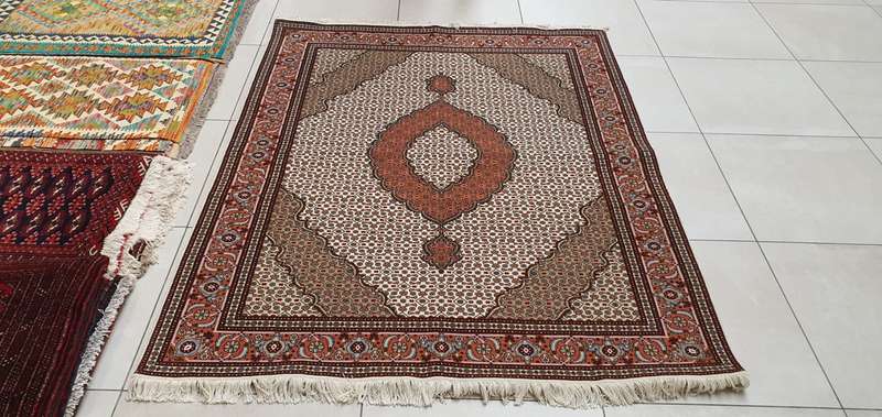 Fine Persian Tabriz Carpet 200cm x 150cm Hand Knotted