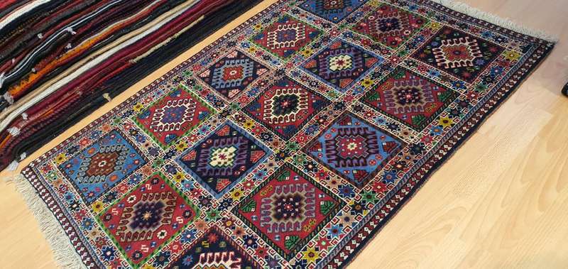 Very Fine Persian Yalemeh Carpet 150cm x 100cm Hand Knotted