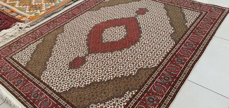 Fine Persian Tabriz Carpet 200cm x 150cm Hand Knotted