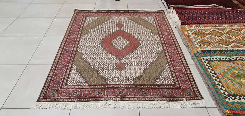 Fine Persian Tabriz Carpet 200cm x 150cm Hand Knotted