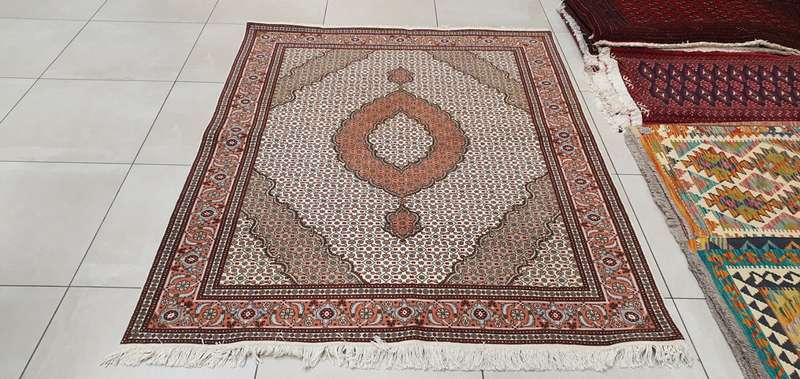 Fine Persian Tabriz Carpet 200cm x 150cm Hand Knotted