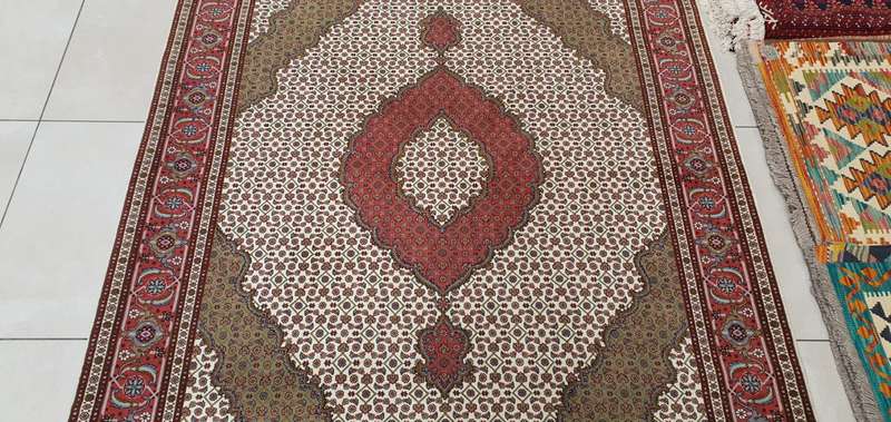 Fine Persian Tabriz Carpet 200cm x 150cm Hand Knotted
