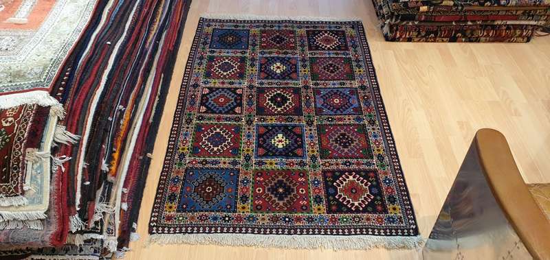 Very Fine Persian Yalemeh Carpet 150cm x 100cm Hand Knotted