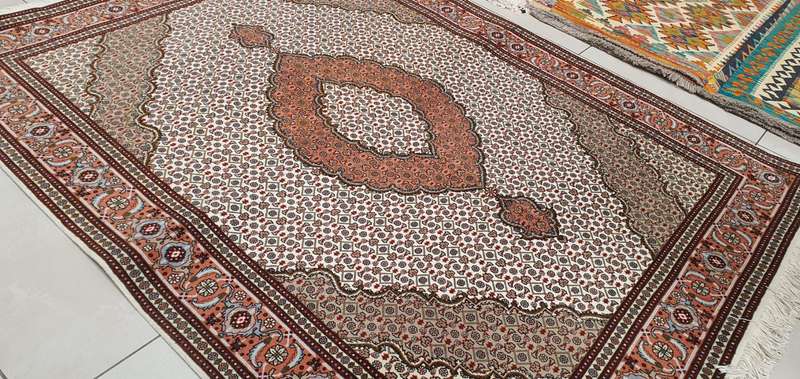 Fine Persian Tabriz Carpet 200cm x 150cm Hand Knotted