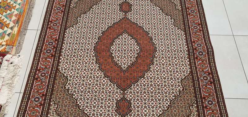 Fine Persian Tabriz Carpet 200cm x 150cm Hand Knotted