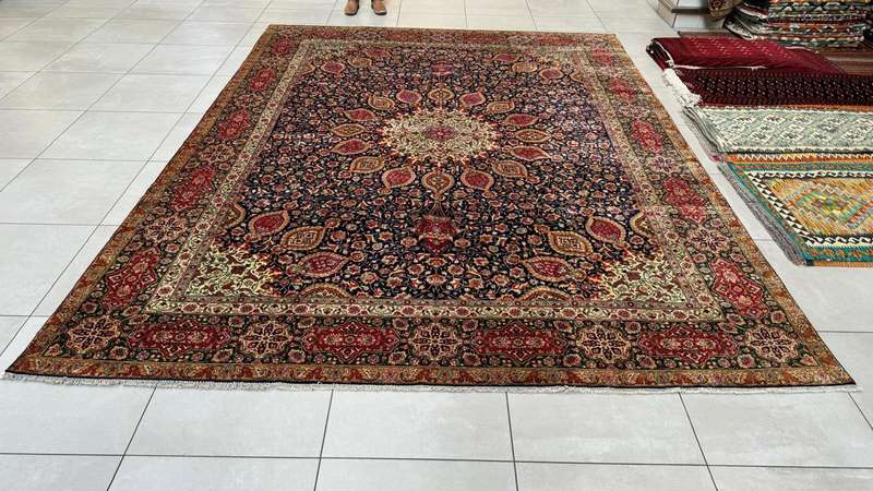Very Fine Persian Tabriz Carpet 388cm x 290cm Hand Knotted