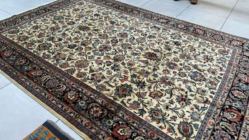 Very Fine Persian Mashhad Carpet  297cm x 203cm Hand-Knotted