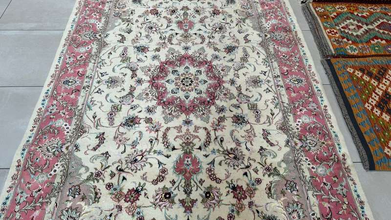 Persian Tabriz Carpet 303cm x 192cm Hand Knotted