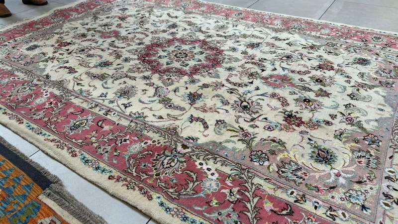 Persian Tabriz Carpet 303cm x 192cm Hand Knotted