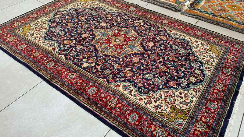 Fine Persian Sarough Carpet 207cm x 137cm Hand knotted